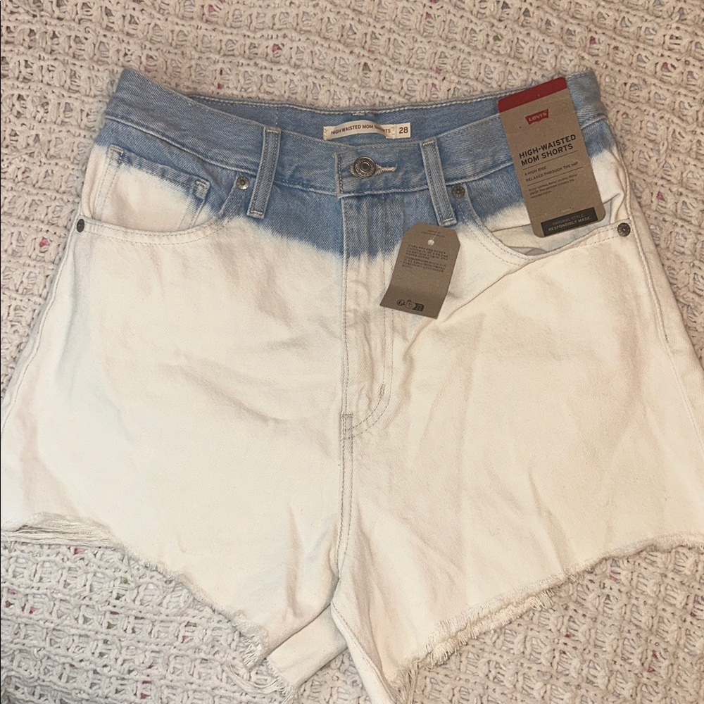 NWT Levi’s High Waisted Mom Shorts Bleach Dipped 28